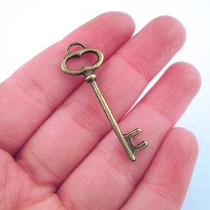 Large 40mm antique brass skeleton keys pendant charms, bronze plated, 40x14mm, D145