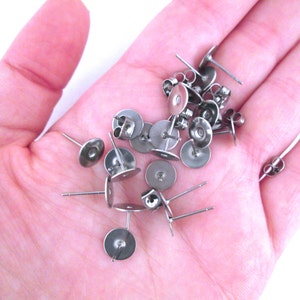 25 Pair 8mm round sflat pad stainless steel ear studs with ear nuts, Diy blank glue on ear finding bases C201