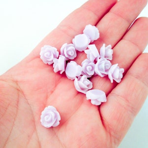 Cabochões de resina com fundo plano e flores rosas, 10 mm, em tons pastel, lilás, lavanda, acrílico e plástico, escolha a quantidade