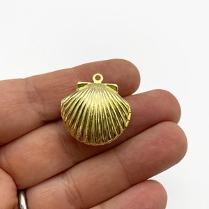 2 Gold Plated Shell Seashell Pendant Lockets, Scallop Clam Nautical Sea Shell Charm Keepsakes D209