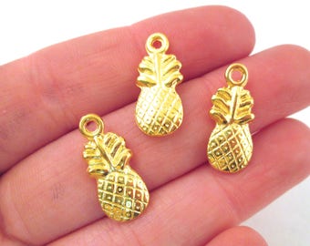 10 Gold Plated Pineapple Charms F380