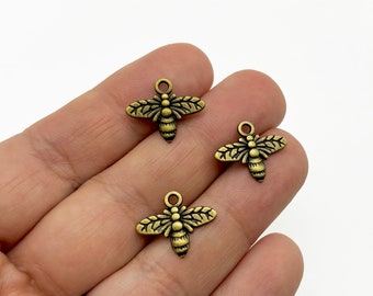 15 honey bee charm pendants, brass plated 15x13mm L12