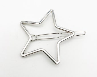 Dos grandes pasadores de pelo con forma de estrella en tono plateado, de resina UV, F185
