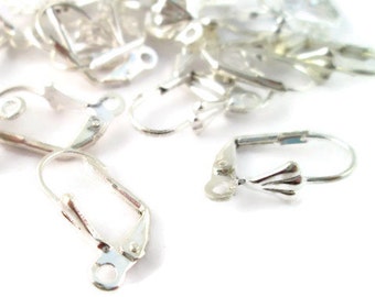 12 Pair Silver plated leverback earrings, scalloped fleur de lis ear hooks C98