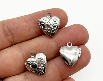 4 Small Silver Heart Lockets With Decorative Patterns On The Front D214