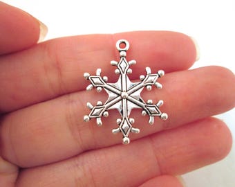10 Silver plated snowflake pendant charms C72