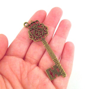 6 Extra Large 70mm Focal Point Brass Skeleton Key Pendants, Bronze Charms 70x22.5mm,  D181