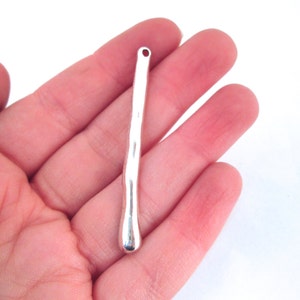 10 długich srebrnych metalowych zawieszek w kształcie kropli, 54 mm wisiorki w kształcie pręta, posrebrzany komponent L450