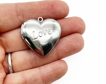 2 Stainless Steel 29mm Heart Lockets Pendants Charms with LOVE On The Front D39