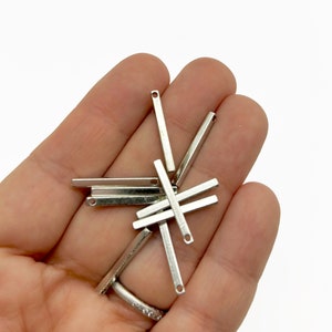 Dziesięć zawieszek w kształcie pręta w kolorze srebrnym o średnicy 20 mm, długie zawieszki w kształcie pręta, 20 x 2 mm, A328