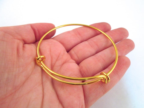 Free Wire Jewelry Video: Wire Link Charm Bracelets | Jewelry | Interweave