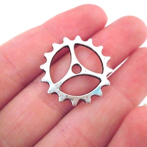10 22mm Round Silver Gear Connector Component, Connecter Charm, Watch Cog Pendant, B190