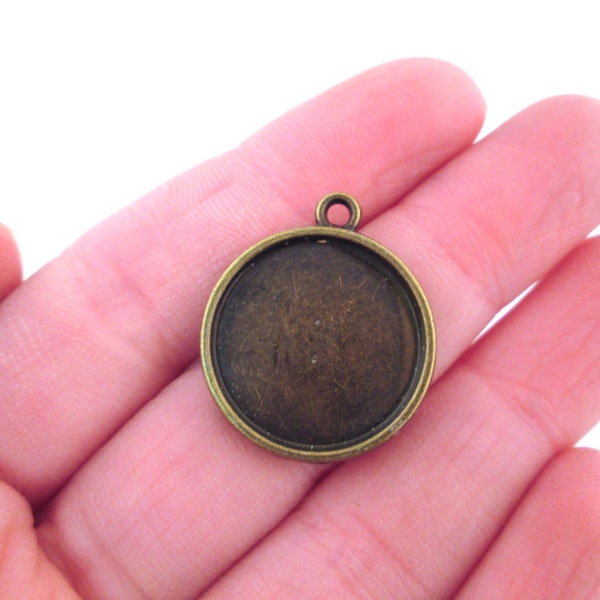 double sided 18mm round pendant trays, lovely brass plated, 2 sided blank settings, B103