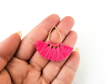 4 Fuchsia Pink Teardrop Pendant Tassels, Teardrop Circle Thread  Charm, Dyed Thread approx. 40x40mm, L175