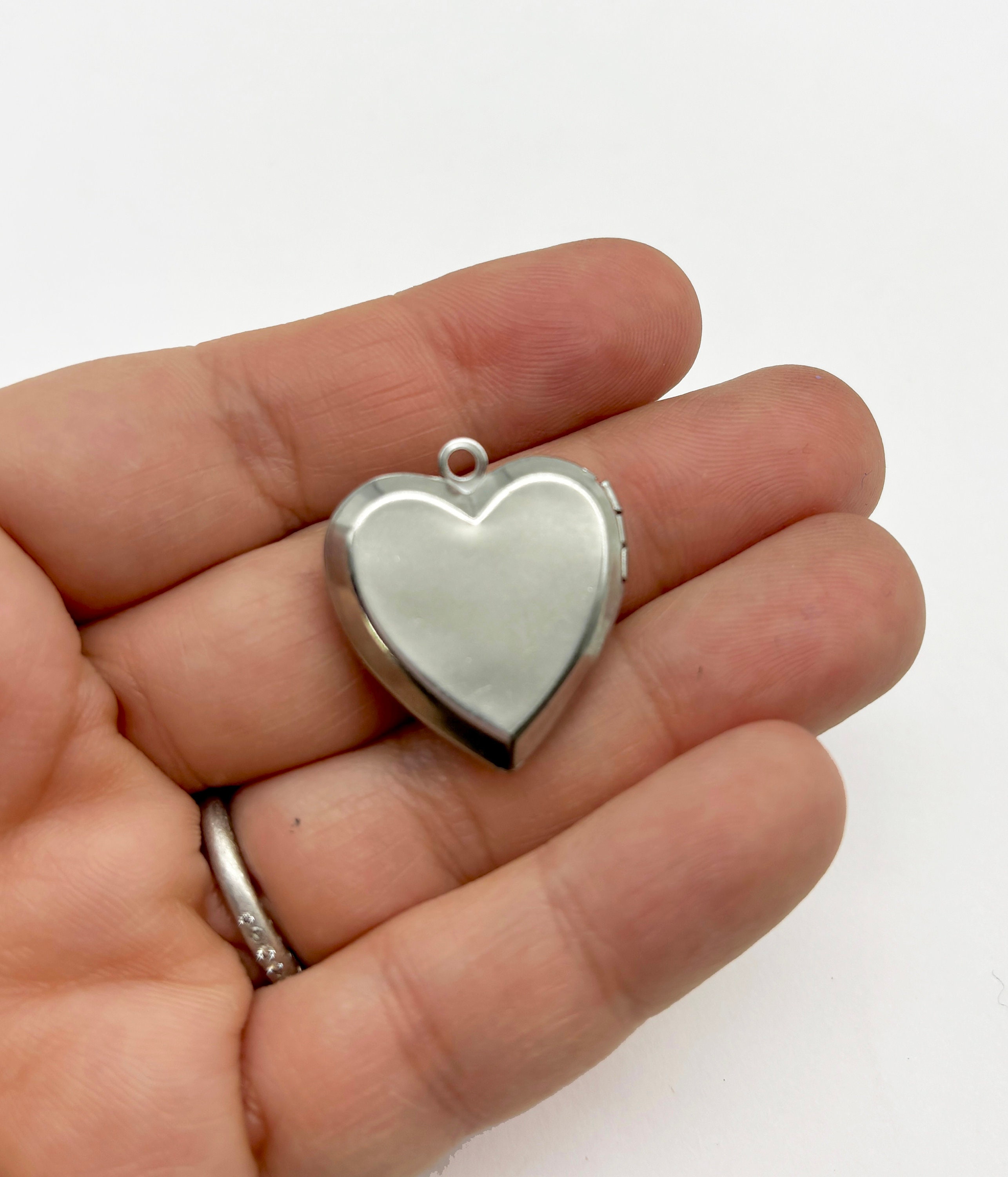 Heart Lockets Examples 2 Stainless Steel Heart Lockets With With a Shallow Bezel Front, Locket ...