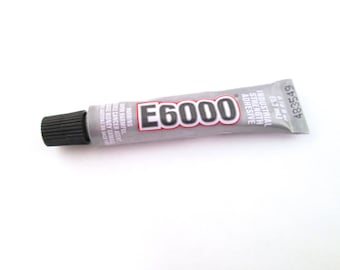 1 tube of E6000 craft glue mini size .018oz (5.32ml)