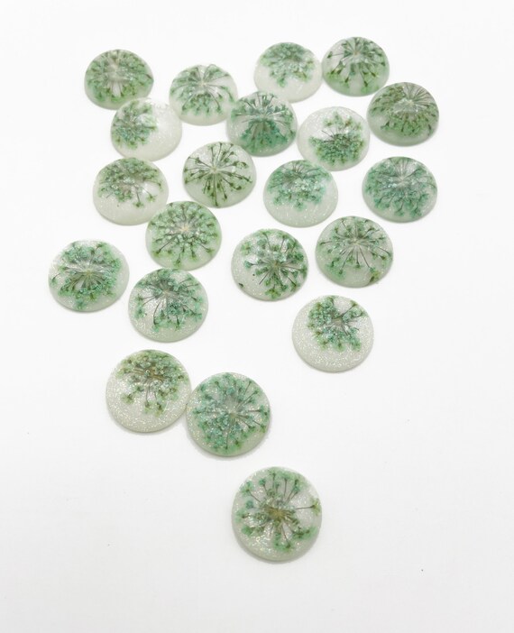 4 つの 15 mm フラットバック ラウンド レジン ライト グリーン レース 