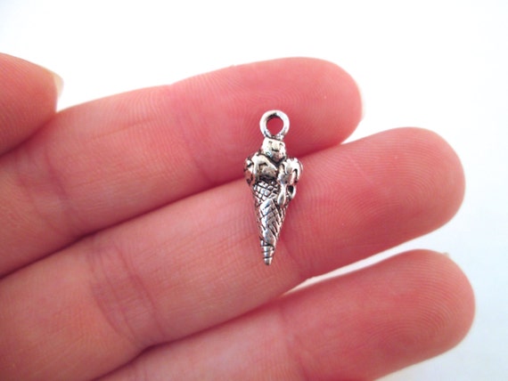 15 Silver Plated Ice Cream Cone Charms, 17mm Icecream Pendants L264