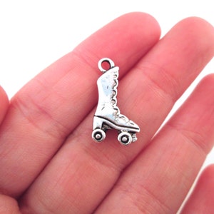 10 Silver Plated 20mm Retro Roller Skate Charms, Derby Pendants A17