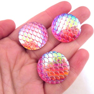 Sechs 25 mm (1 Zoll) runde Cabochons mit flacher Rückseite aus rosa Harz, Fischschuppen, flache Rückseite, Kleber auf Acrylplastik-Meerjungfrauenkabinen, H489