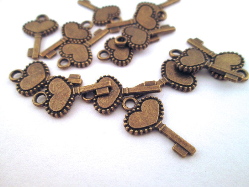 15 heart skeleton key charms, brass plated, 17x11mm, D152 image 1