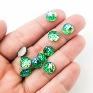 Ten Round Flatbacked Round 10mm Green Resin Snake Fish Scale Cabochons, Flat Backed Glue On Acrylic Plastic Mermaid Cabs  H417