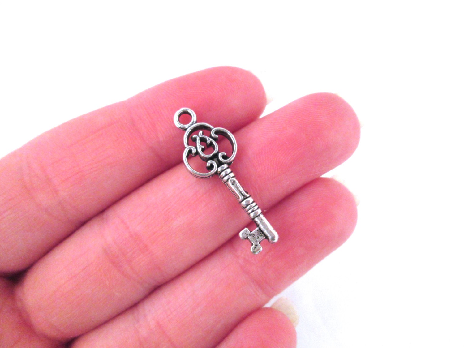 12 Small Silver Skeleton Key Pendant Charms, D149 - Etsy