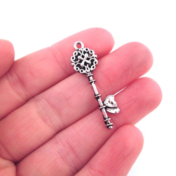 12 skeleton keys charms, silver plated 34x10mm, D159