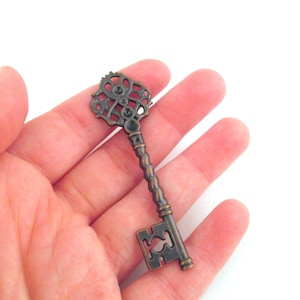 Large antique copper skeleton key pendant charms 68x21mm, D172