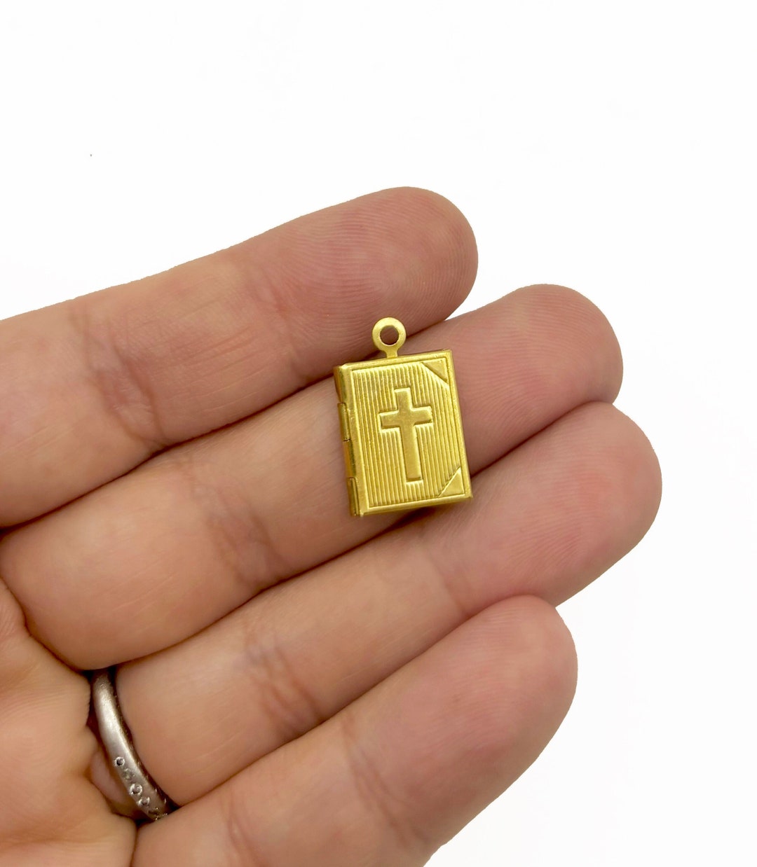 ミニ真鍮クロスブックロケットチャームペンダント4個、11 mm x 14 mm