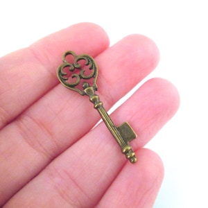 8 antique brass plated 36mm skeleton keys charms, bronze pendants, 36x12mm, D146