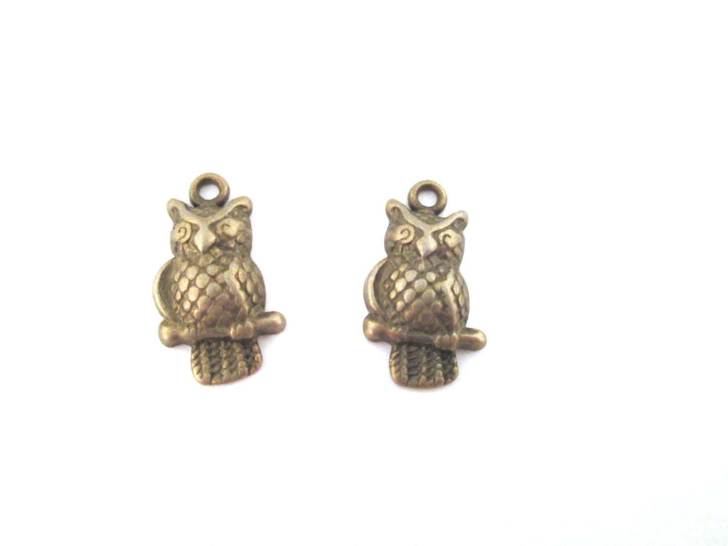 4, 8 or 16 Anique brass plated owl charms, bronze bird pendants, pick your amount, D233