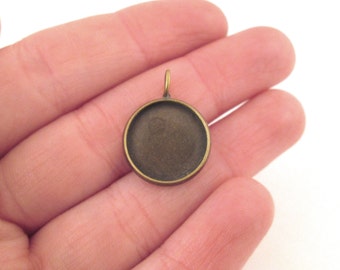 Ten 14mm round bezel charms, brass plated, pendant blank base B167