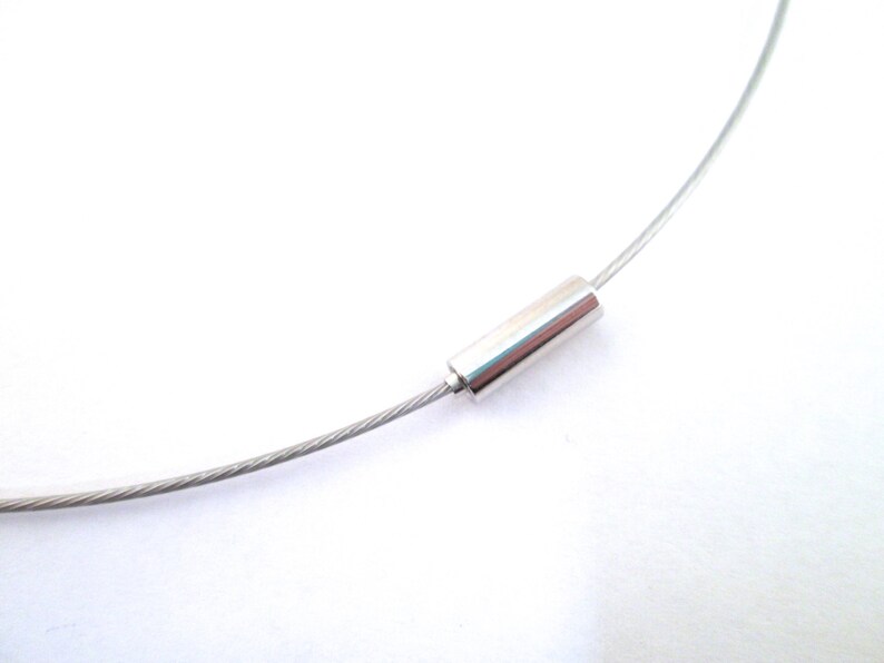 17.5 inch choker with smooth screw clasps 5 stainless steel wire necklaces perfect for scrabble tiles etc..