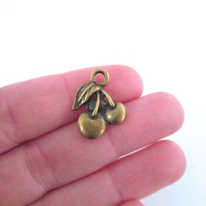 Antike Messing überzogene Kirschcharme Anhänger, Bronze baumeln Kirschen 16 x 15 mm, wähle eine Menge, D62