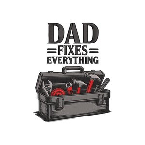 Puede incluir: Un gráfico bordado que muestra una caja de herramientas negra llena de varios utensilios, incluyendo una llave inglesa y un martillo con detalles rojos. Arriba, el texto DAD = FIXES = EVERYTHING aparece en letras negras sobre fondo blanco.