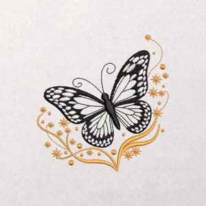 Puede incluir: Diseño de mariposa bordada en blanco y negro, con intrincados patrones de alas. La mariposa se encuentra sobre un fondo blanco, con detalles florales dorados y adornos en forma de estrella. Adecuado para proyectos de bordado.