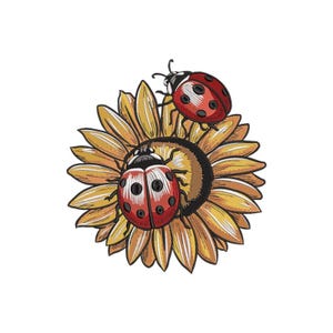 Könnte beinhalten: Eine detaillierte Illustration einer gelben Sonnenblume mit dunkelbrauner Mitte. Zwei rote Marienkäfer mit schwarzen Punkten befinden sich auf der Blume, einer ruht nahe der Mitte und ein weiterer sitzt auf den oberen Blütenblättern.