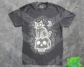 Vintage Creepycute Cat On Skull Graphic T-Shirt, Comfort Colors, Y2k Spooky Halloween Kitten Doodle Shirt, Funny Cat Lover Tee, Gift For Her
