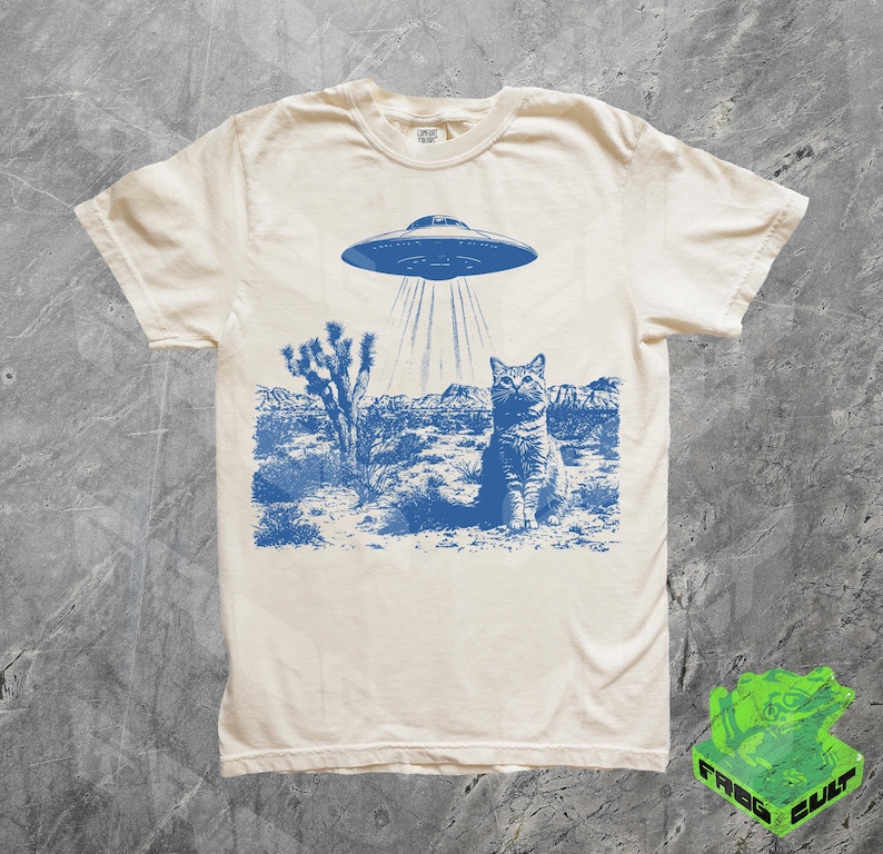 Cowboy Katze UFO Shirt, Komfortfarben, Retro Vintage T-Shirt, Siebdruck, Kätzchen, Katzenliebhaber, lustiges Gag-Geschenk-T-Shirt, Meme-Shirt, Geschenk für sie Bild 1