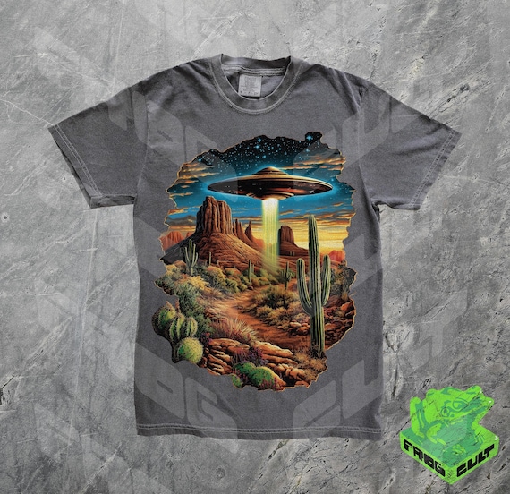 Vintage UFO Desert Graphic T-shirt, 90s Alien UFO Tee, Comfort