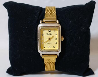 Valencia New York Vintage Golden Quartz Watch