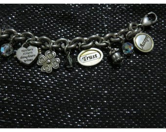 Bracelet à breloques signé Brighton Le pouvoir de la sensibilisation au cancer du sein rose 20 cm