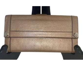 Cartera larga plegable continental con solapa de piel italiana metalizada dorada vintage de Gucci