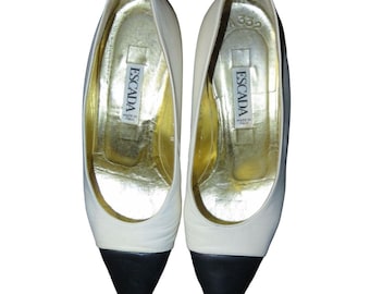 Escada Vintage Schwarz & Weiß Italienisches Leder Kätzchen Ferse Kappe Kappe Pumps 37.5 7.5