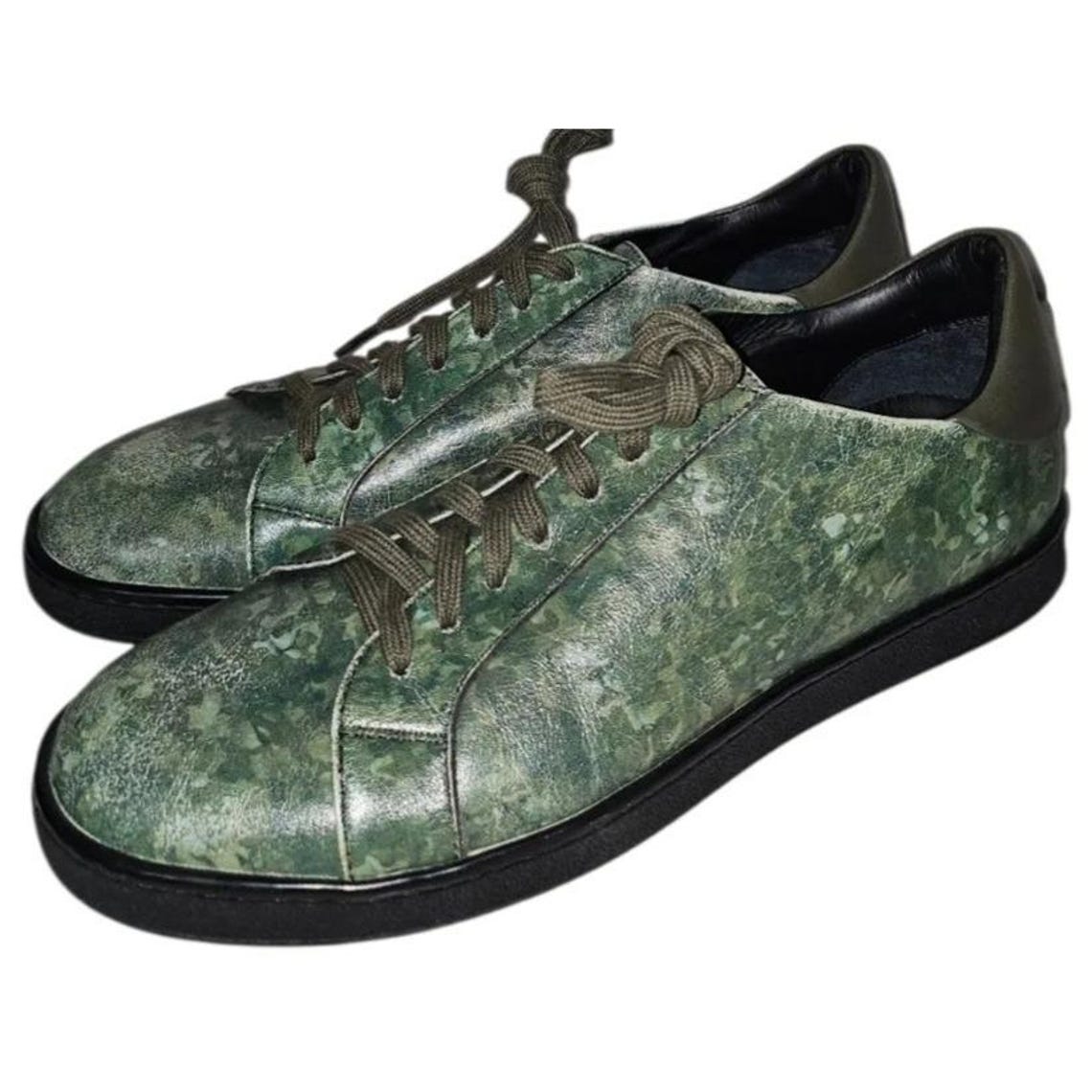 Versace Leather Printed Sneakers in a green camouflage leather finish men's 7.5  or  women's 9.5, Foto 2 von 5
