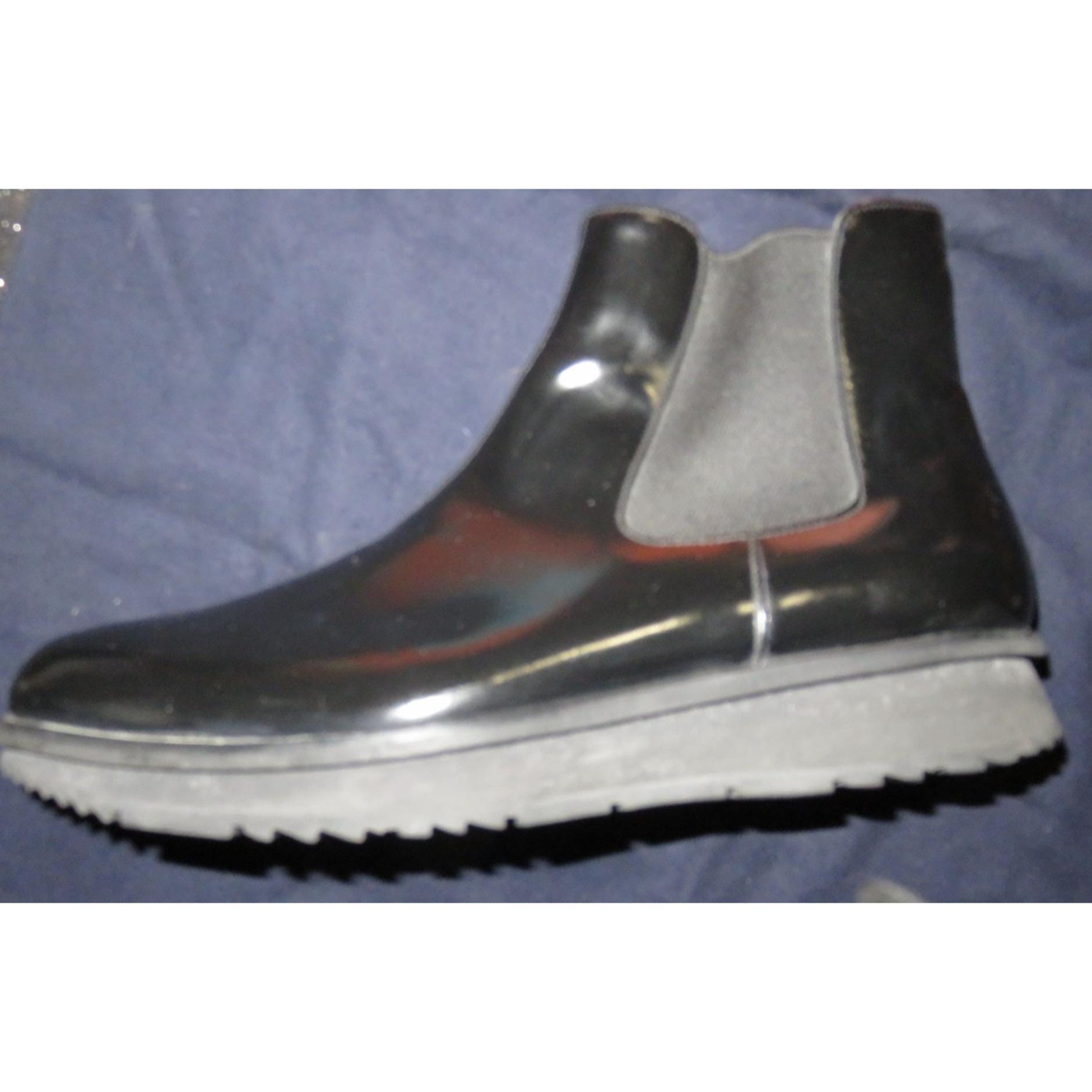 Prada B4L F0002 Black Brushed Spazzolato Italian Leather  display picture 1