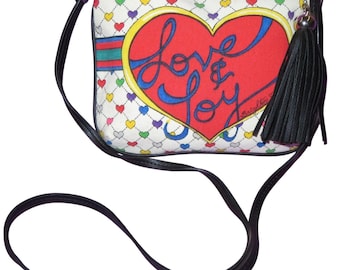 BRIGHTON Limited Edition Heart Bow Love Joy leren crossbody met veelkleurige kwastjes