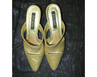 Escada Vintage Gold Satin & Leder Kitten Absatz Pantoletten Sandalen Größe 6B