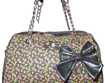 Betsey Johnson Mini sac Boston matelassé à ornements floraux Betseyville